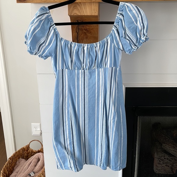 Fitted Buttoned-Down Dress - Picture 4 of 4